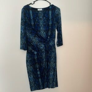 Mid length dress
Calvin Klein
Stretchy material size 8